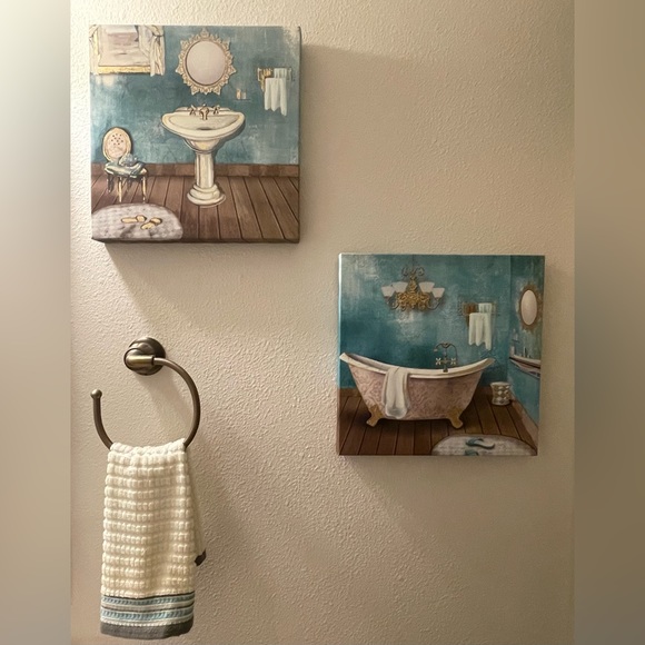 Other - 🔥 SOLD!! 🔥 2pc Bathroom Wall Decor
